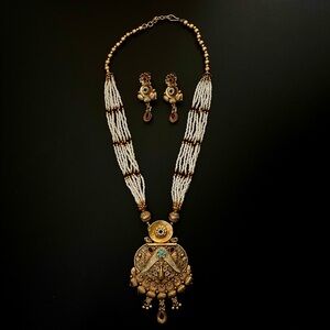 Gold and White Beaded Necklace Set